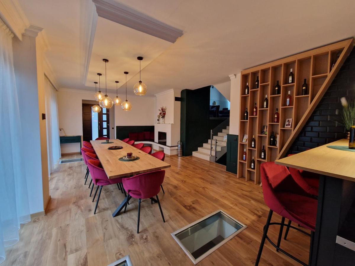 Edit Friends Villa Matrafured